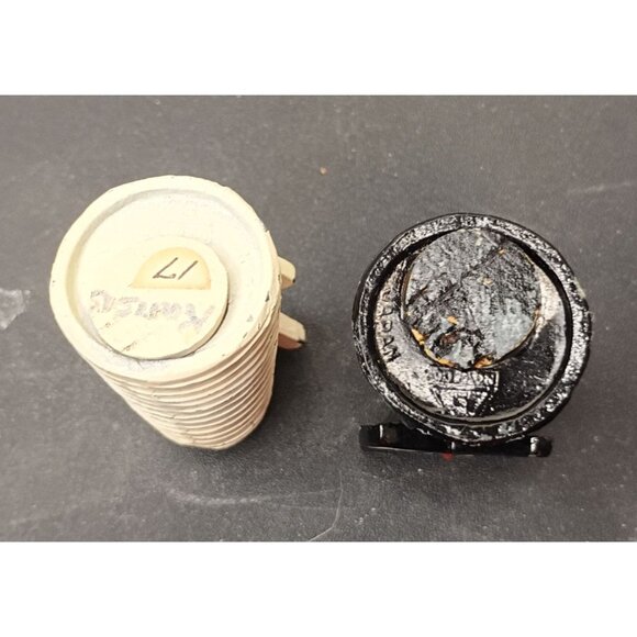 VTG Dutch Windmill Salt & Pepper Shakers Souvenir Of Caney Kansas Hand-Painted - Picture 3 of 15